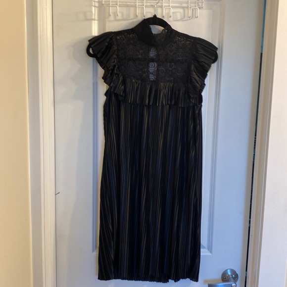 NWT- never worn Black lace & shiny pleats short Aline TFNC Annelise dress small - Picture 3 of 8